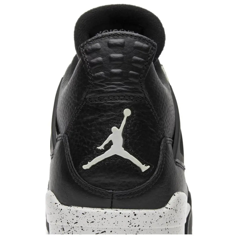 Jordan 4 Retro Oreo 2015 - Logo Closeup